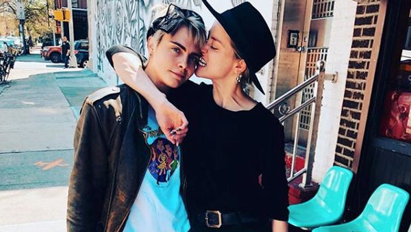 Potret Kebersamaan Amber Heard dan Cara Delevingne