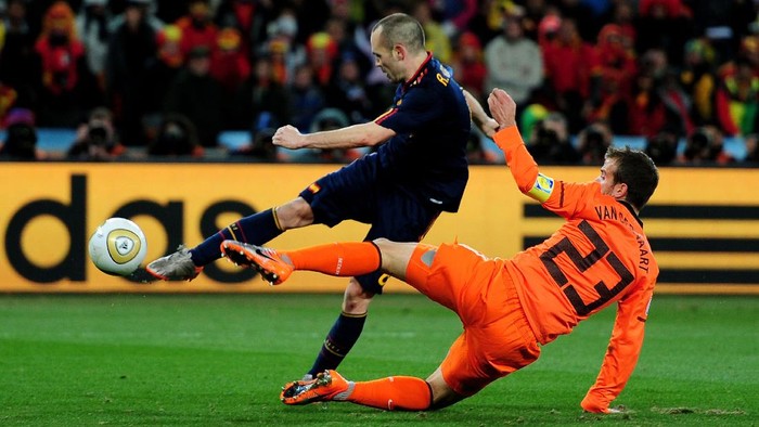 JOHANNESBURG, SOUTH AFRICA - JULY 11:  Andres Iniesta of Spain scores the winning goal during the 2010 FIFA World Cup South Africa Final match between Netherlands and Spain at Soccer City Stadium on July 11, 2010 in Johannesburg, South Africa.  (Photo by Jamie McDonald/Getty Images)