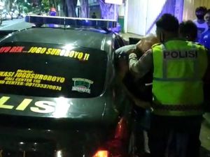 Bule Belgia yang Ngutil di Minimarket Surabaya Dilepas Bule Belgia yang Ngutil di Minimarket Surabaya Dilepas