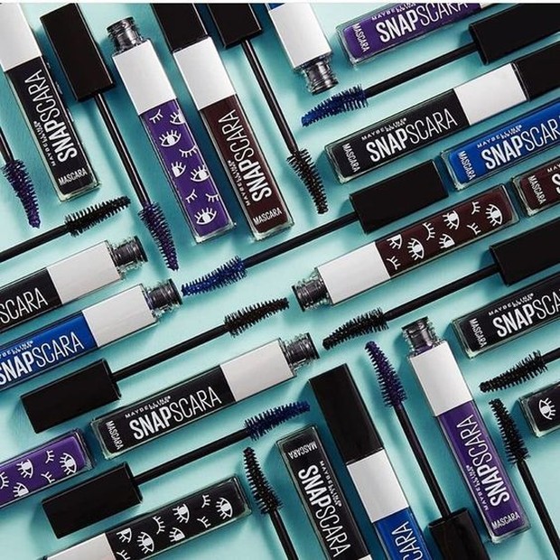 Maskara Maybelline/pinterest.com/margauxlikethewine Salah satu maskara terbaik, yaitu Maybelline hadir dalam empat warna.