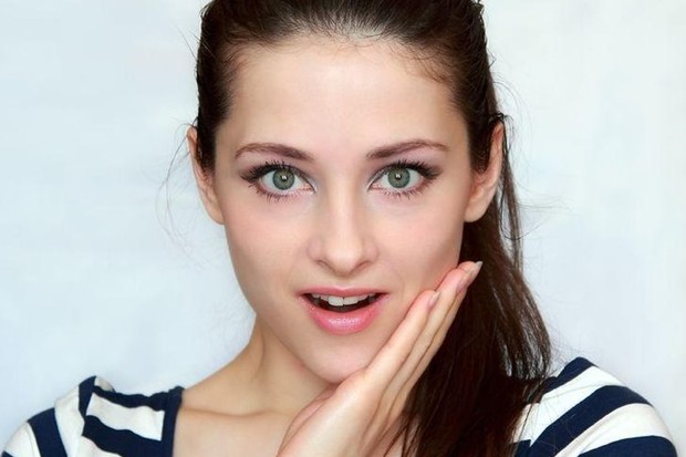 kandungan vitamin dan mineral penting dalam sunflower oil membantu menjaga elastisitas kulit dan membuatnya tetap halus dan lembut