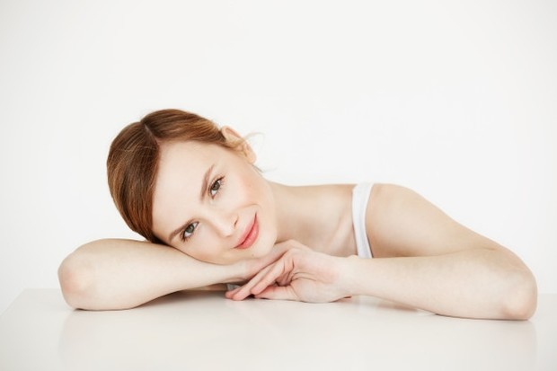 Rutin mengaplikasikan sunflower oil meningkatkan produksi kolagen sehingga membuat kulit halus, flawless dan awet muda