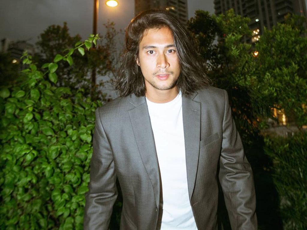 Potret Tampan Daniel Adnan, Suami Tara Basro yang Keturunan Ceko Potret Tampan Daniel Adnan, Suami Tara Basro yang Keturunan Ceko
