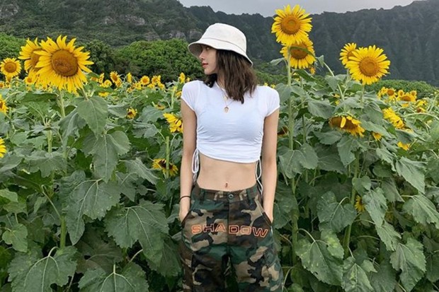 Lisa BLACKPINK/ sumber: Instagram.com/lalalalisa_m Lisa BLACKPINK tampak sexy pakai crop top