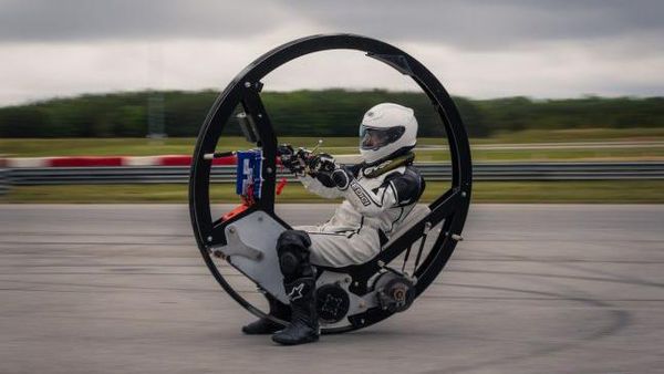 Motor Listrik Satu Ban yang Bisa Ngebut di Atas 100 Km/Jam