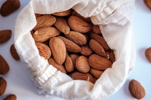 Gambar buah almond