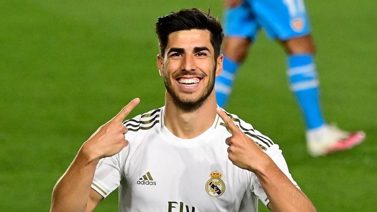 Mantan Marco Asensio jatuh ke tangan anak Zinedine Zidane. (Foto: AFP/JAVIER SORIANO)