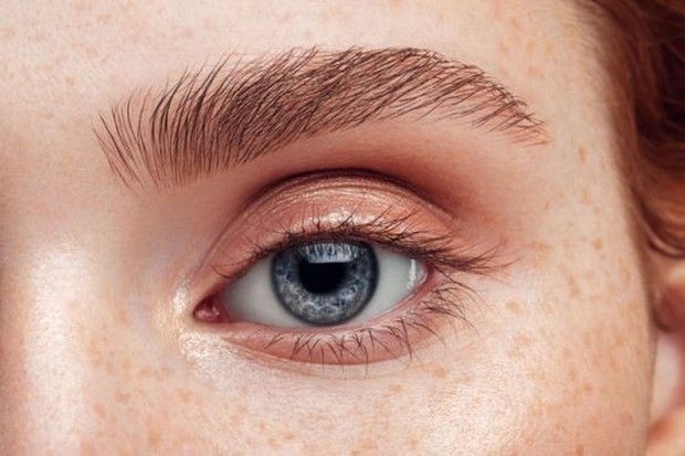 Tampilan fluffy brows/pinterest.com/yahoolife Bukan hanya alis rapi yang bisa tampil cantik namun tampilan alis agak messy juga bisa.