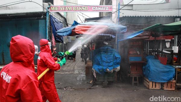 Hari Kedua Penutupan Pasar Kebayoran Lama