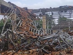 Hujan Angin Semalaman, Sejumlah Bangunan di Pangandaran Rusak