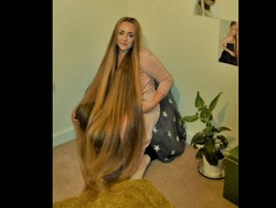 Wanita Ini Punya Rambut yang Panjangnya Melebihi Tinggi Badannya