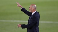 Di babak kedua, Valencia tak diberi kesempatan untuk menyerang. Tim besutan Zinedine Zidane ini berulang kali menggempur pertahanan lawan.