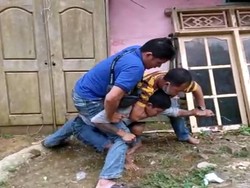 Penjahat Kambuhan Baku Hantam dengan Polisi di Sukabumi