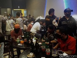 KTP 7 Pengunjung Tempat Hiburan Malam yang Tak Terapkan Protokol COVID Disita