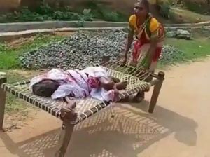 Demi Uang Pensiun, Wanita Ini Seret Tempat Tidur Beserta Ibunya ke Bank