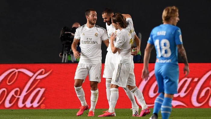 MADRID, SPAIN - JUNE 18:  Karim Benzema of Real Madrid CF is congratulated by team mates Eden Hazard and Luka Modrić after scoring the opening goal during the Liga match between Real Madrid CF and Valencia CF at Estadio Alfredo Di Stefano on June 18, 2020 in Madrid, Spain. (Photo by Denis Doyle/Getty Images)