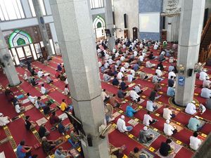 Salat Jumat Tanpa Gelombang, Yang Penting Corona Tak Berkembang Salat Jumat Tanpa Gelombang, Yang Penting Corona Tak Berkembang