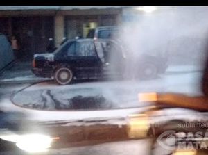Sedan Terbakar di Dekat Polsek Cinere Depok, Lalin Macet