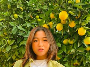 Vanntey Heng, Pacar Rich Brian Saat Pose Seru dengan Makanan