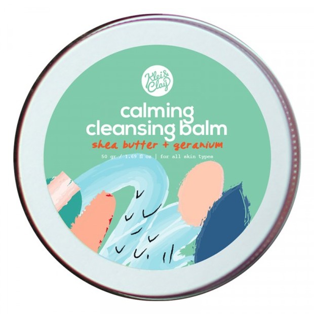 Klei & Clay Calming Cleansing Balm memiliki tekstur yang sangat ringan sehingga nyaman dan mudah untuk digunakan dalam menghapus kotoran, makeup dan sunscreen di wajah.