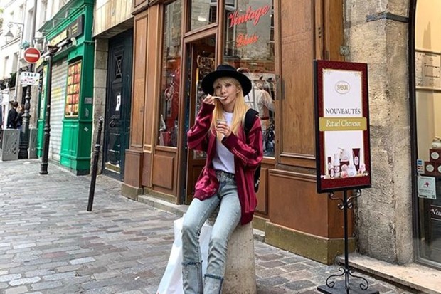 Menurut Ahn Hyun Mo, rahasia cantik awet muda Sandara Park mungkin adalah makan makanan instan dengan bahagia tanpa merasa stres