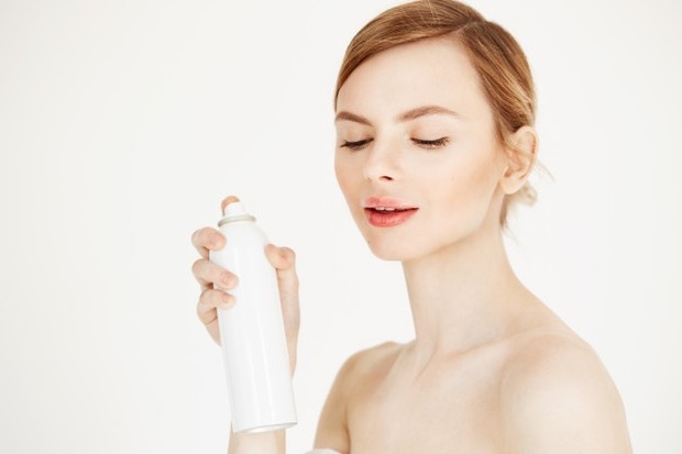 Produk facial spray dengan kandungan nutrisi dan mineral sangat baik untuk menambah asupan gizi kulit harian.