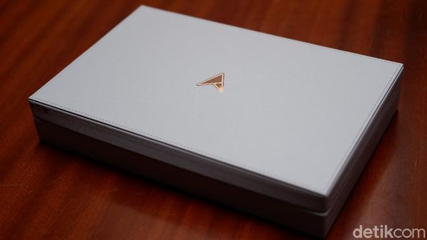 Asus ZenBook Edition 30, Notebook Mewah Bertahta Emas 18 Karat