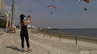 Asyik! Pantai Ancol Kembali Dibuka, Tapi...