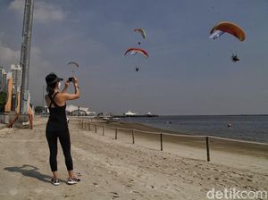 Asyik! Pantai Ancol Kembali Dibuka, Tapi...