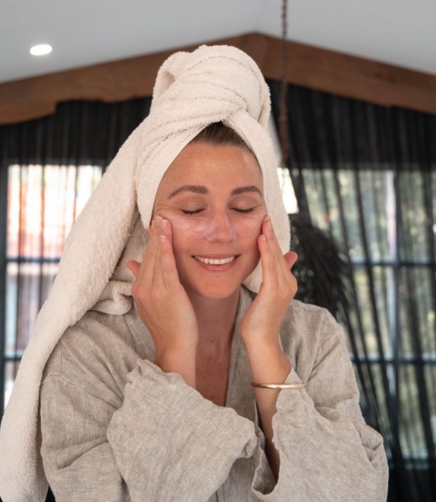 Penggunaan serum wajah secara berlebihan dapat membuat kulit iritasi karena konsentrasi kandungannya yang cukup tinggi.