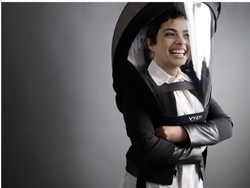 Mirip Helm Ruang Angkasa, Face Shield ini Tawarkan Proteksi Penuh dari Corona