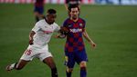 Potret Lionel Messi Jatuh Bangun Lawan Sevilla