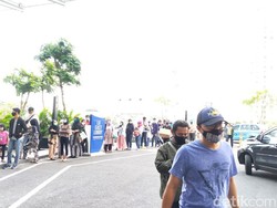 Mal di Jakarta Diserbu di Akhir Pekan, Mau Masuk Sampai Antre