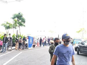 Mal di Jakarta Diserbu di Akhir Pekan, Mau Masuk Sampai Antre Mal di Jakarta Diserbu di Akhir Pekan, Mau Masuk Sampai Antre