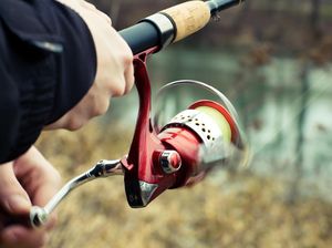 Biar Lekas Sembuh, Pasien Isolasi COVID-19 di Klaten Diajak Mancing