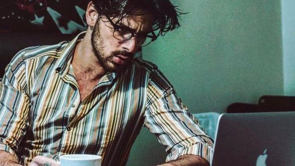 Gaya Ngopi Michele Morrone, Aktor Utama Film 365 Days yang Hot