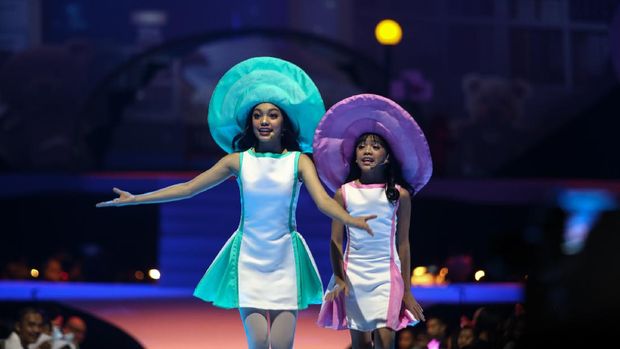Naura dan Neona dalam Konser Dongeng 4 Naura (Des 2019)