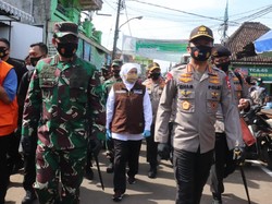 Cek Protokol Kesehatan, Panglima TNI, Kapolri & Khofifah Tinjau Pasar Ini