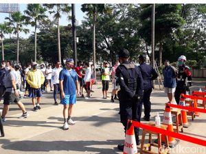 Ada Pembatasan, Pengunjung Antre Masuk Ring Road GBK