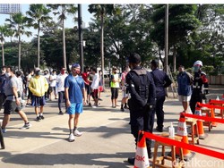 Ada Pembatasan, Pengunjung Antre Masuk Ring Road GBK