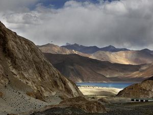 Sentimen Nasionalisme Bumbui Konflik China-India di Perbatasan