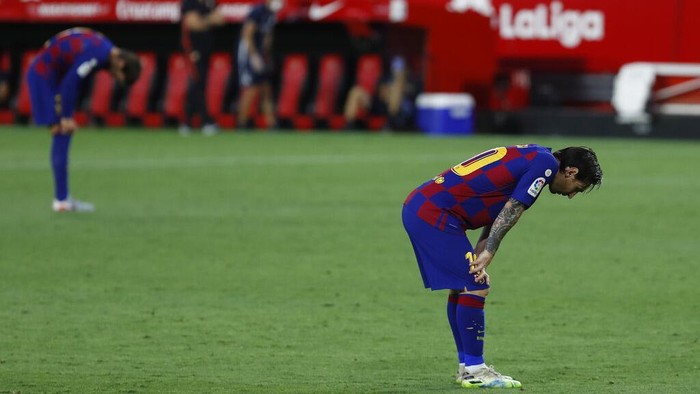 Barcelonas Lionel Messi reacts during the Spanish La Liga soccer match between Sevilla and FC Barcelona at the Ramon Sanchez-Pizjuan stadium in Seville, Spain, Friday, June 19, 2020. (AP Photo/Angel Fernandez)