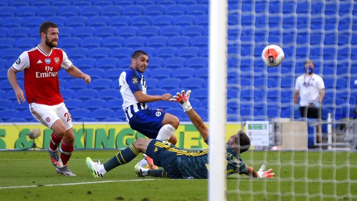 Brightons Neal Maupay, center, scores his sides second goal past Arsenals goalkeeper Emiliano Martinez during the English Premier League soccer match between Brighton & Hove Albion and Arsenal at the AMEX Stadium in Brighton, England, Saturday, June 20, 2020. (Mike Hewitt/Pool via AP)