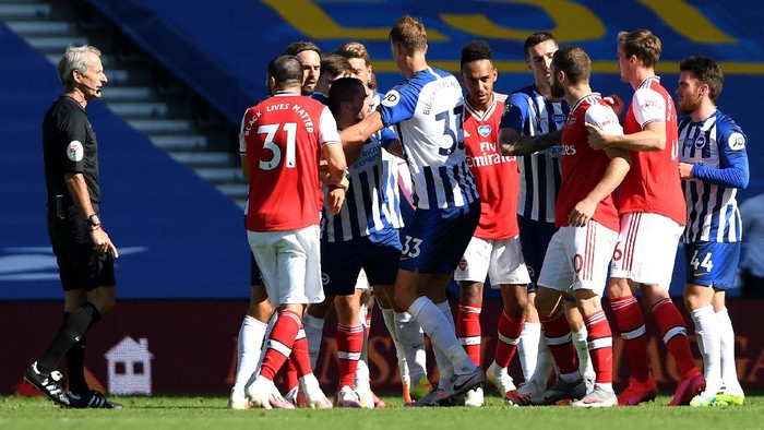 BRIGHTON, ENGLAND - JUNE 20: Shkodran Mustafi, Matteo Guendouzi and Sead Kolasinac of Arsenal confront Neal Maupay of Brighton and Hove Albion after the Premier League match between Brighton & Hove Albion and Arsenal FC at American Express Community Stadium on June 20, 2020 in Brighton, England. Football Stadiums around Europe remain empty due to the Coronavirus Pandemic as Government social distancing laws prohibit fans inside venues resulting in all fixtures being played behind closed doors. (Photo by Mike Hewitt/Getty Images)