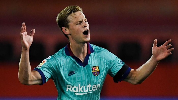 MALLORCA, SPAIN - JUNE 13: Frenkie de Jong of FC Barcelona reacts during the Liga match between RCD Mallorca and FC Barcelona at Estadio de Son Moix on June 13, 2020 in Mallorca, Spain. (Photo by David Ramos/Getty Images)