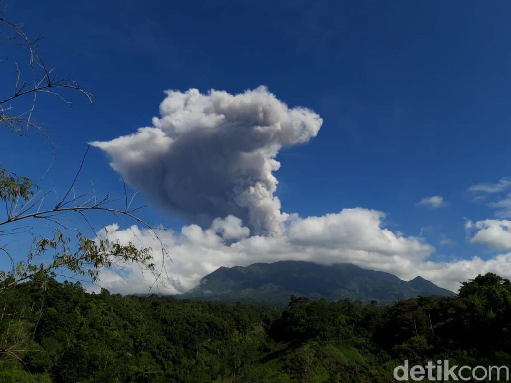Gunung Merapi Erupsi 2 Kali Minggu Pagi Ini