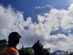 Video Gunung Merapi Erupsi, Tinggi Kolom 6 Km