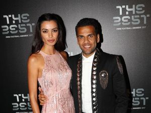 Curahan Hati Istri Dani Alves Setelah Suami Terbebas dari Tuduhan Perkosaan Curahan Hati Istri Dani Alves Setelah Suami Terbebas dari Tuduhan Perkosaan