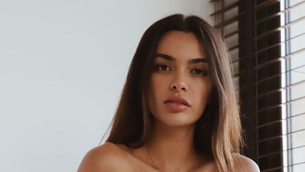 Foto: Model Cantik Istri Dani Alves yang Dipuji Superseksi