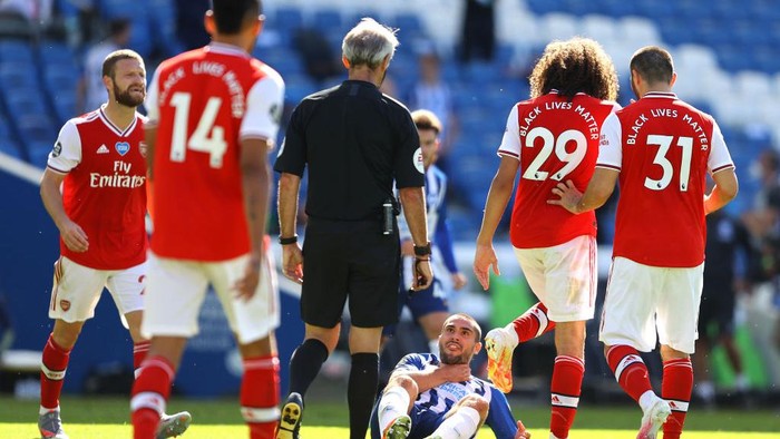 BRIGHTON, ENGLAND - JUNE 20: Matteo Guendouzi of Arsenal confronts Neal Maupay of Brighton and Hove Albion during the Premier League match between Brighton & Hove Albion and Arsenal FC at American Express Community Stadium on June 20, 2020 in Brighton, England. Football Stadiums around Europe remain empty due to the Coronavirus Pandemic as Government social distancing laws prohibit fans inside venues resulting in all fixtures being played behind closed doors. (Photo by Richard Heathcote/Getty Images)